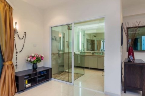Condominio de 3 dormitorios en Pattaya, Tailandia № 99599 - foto 16