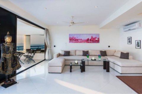 Condominio de 3 dormitorios en Pattaya, Tailandia № 99599 - foto 3