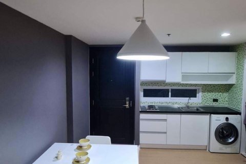 Condominio de 1 dormitorio en Phra Khanong, Bangkok, Tailandia № 99602 - foto 7