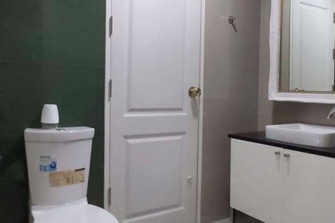 Condominio de 1 dormitorio en Phra Khanong, Bangkok, Tailandia № 99602 - foto 14