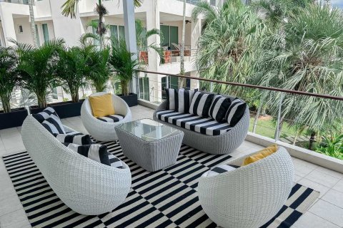Condo in Bang Tao, Thailand, 4 bedrooms № 120802 - photo 2