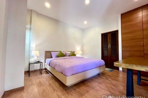 Casa de 4 dormitorios en Pattaya, Tailandia № 132310 - foto 15