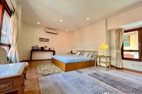 Casa de 4 dormitorios en Pattaya, Tailandia № 132310 - foto 8