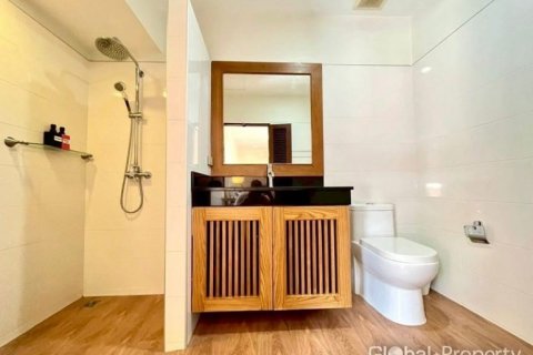 Casa de 4 dormitorios en Pattaya, Tailandia № 132310 - foto 13