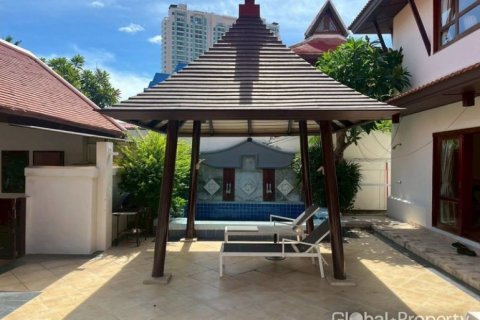 Casa de 4 dormitorios en Pattaya, Tailandia № 132310 - foto 19