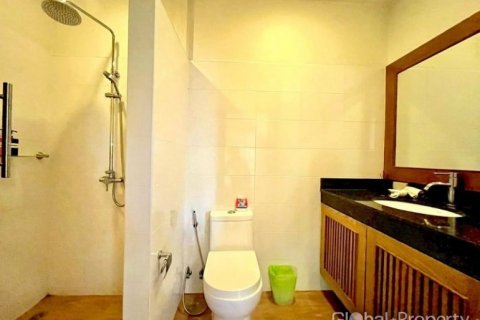 Casa de 4 dormitorios en Pattaya, Tailandia № 132310 - foto 17