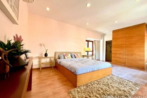 Casa de 4 dormitorios en Pattaya, Tailandia № 132310 - foto 10