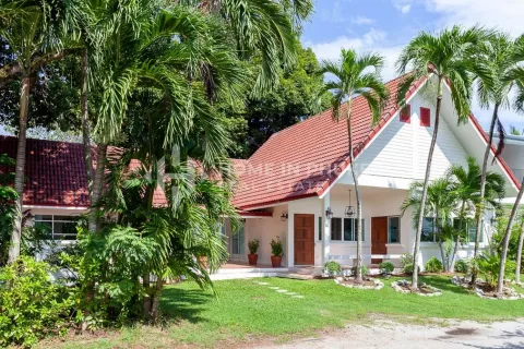 Haus in Rawai, Thailand 4 Schlafzimmer № 132045 - Foto 2