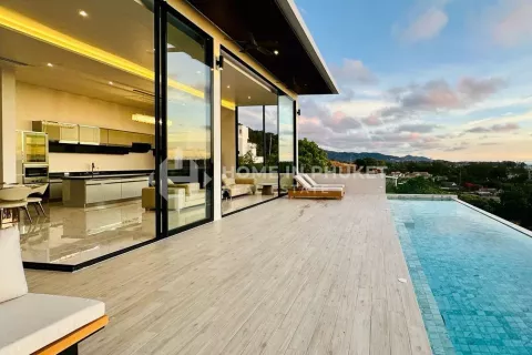 Casa de 5 dormitorios en Phuket, Tailandia № 132047