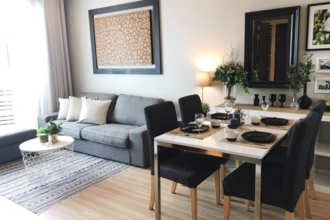 Condominio de 1 dormitorio en Phra Khanong, Bangkok, Tailandia № 144128 - foto 2