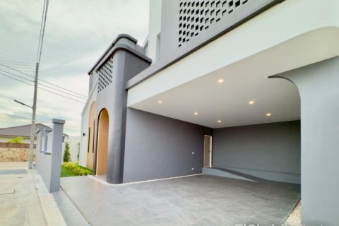 Casa de 5 dormitorios en Pattaya, Tailandia № 125757 - foto 30