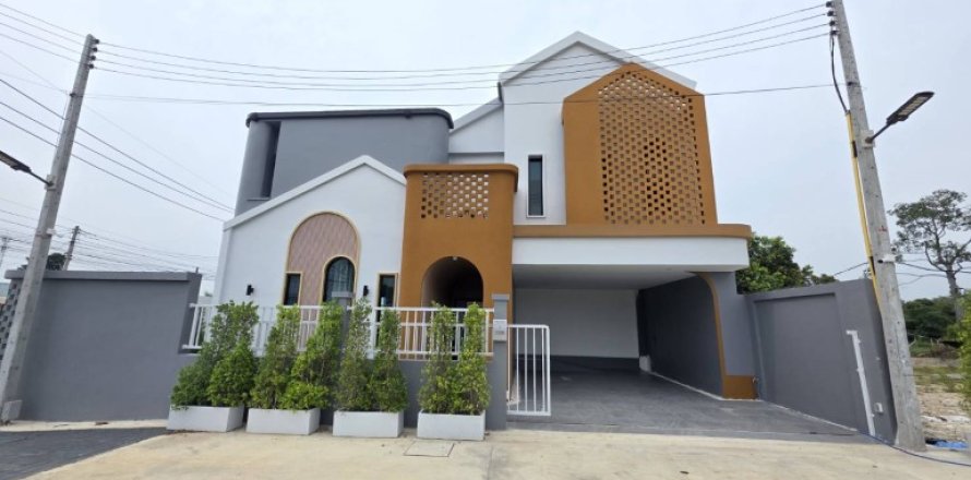 Casa de 5 dormitorios en Pattaya, Tailandia № 125757