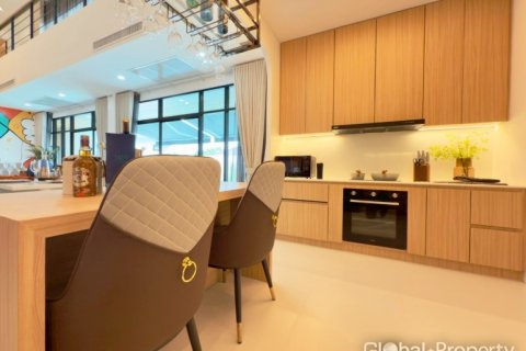 Casa de 5 dormitorios en Pattaya, Tailandia № 125757 - foto 10