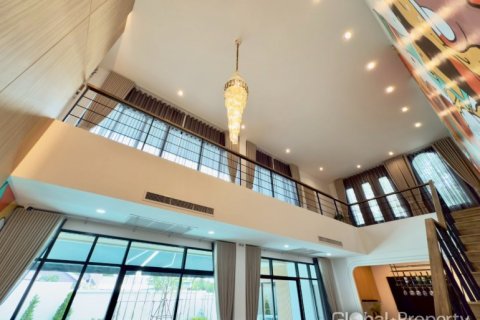 Casa de 5 dormitorios en Pattaya, Tailandia № 125757 - foto 4