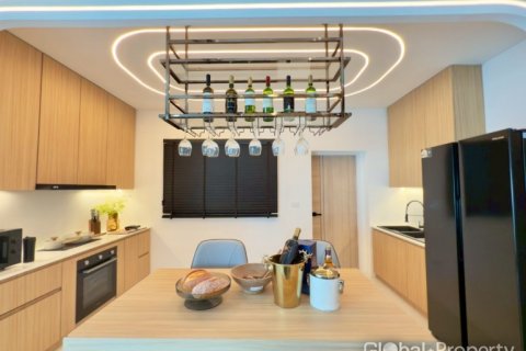 Casa de 5 dormitorios en Pattaya, Tailandia № 125757 - foto 11