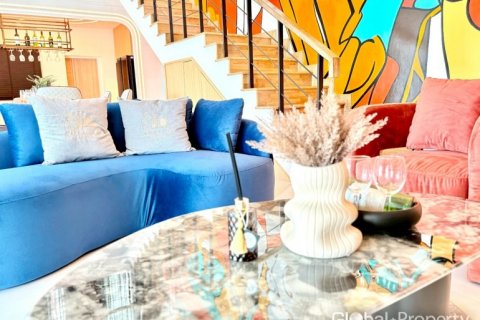 Casa de 5 dormitorios en Pattaya, Tailandia № 125757 - foto 8
