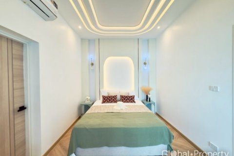 Casa de 5 dormitorios en Pattaya, Tailandia № 125757 - foto 16