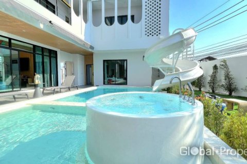 Casa de 5 dormitorios en Pattaya, Tailandia № 125757 - foto 25