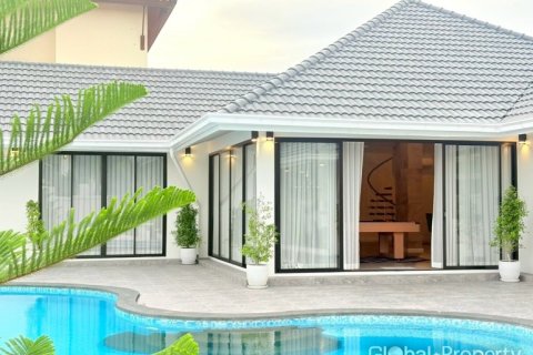 Casa de 3 dormitorios en Pattaya, Tailandia № 125754 - foto 18