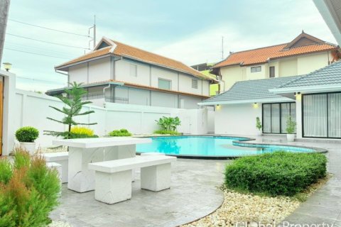 Casa de 3 dormitorios en Pattaya, Tailandia № 125754 - foto 16