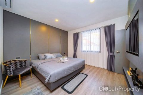 Casa de 3 dormitorios en Pattaya, Tailandia № 125754 - foto 12