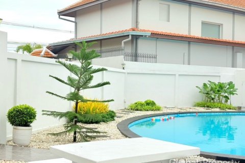 Casa de 3 dormitorios en Pattaya, Tailandia № 125754 - foto 17