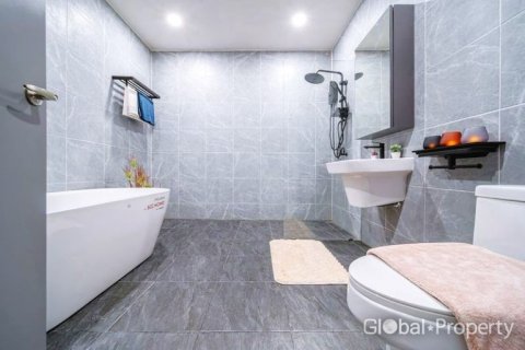 Casa de 3 dormitorios en Pattaya, Tailandia № 125754 - foto 11