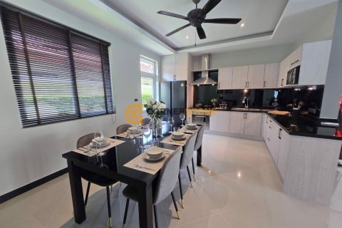 Estudio en Pattaya, Tailandia № 132129 - foto 9