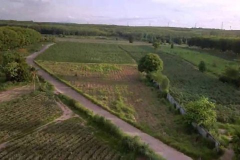 Земельный участок в Си Рача, Таиланд  № 120599