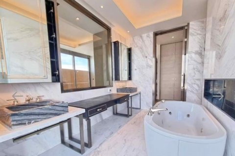 Condominio de 3 dormitorios en Khlong San, Bangkok, Tailandia № 80337 - foto 10