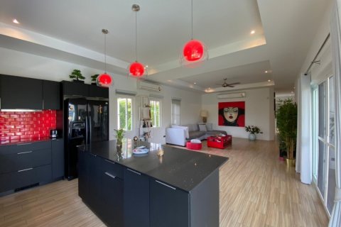 Casa de 4 dormitorios en Hua Hin, Tailandia № 125104 - foto 8