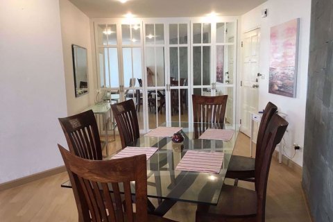 Condominio de 2 dormitorios en Yan Nawa, Bangkok, Tailandia № 76103 - foto 4