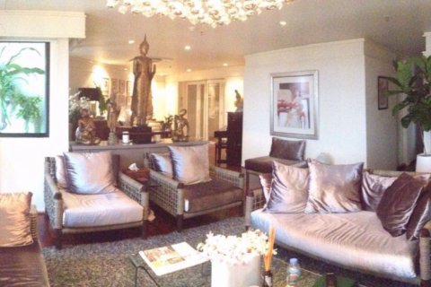 Penthouse in Khlong Toei, Bangkok, Thailand 3 bedrooms № 76108 - photo 15