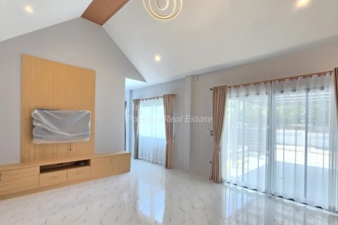 Casa de 3 dormitorios en Pattaya, Tailandia № 123499 - foto 3