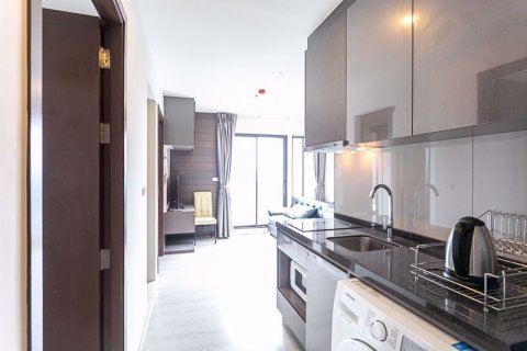 Condominio de 2 dormitorios en Ratchathewi, Bangkok, Tailandia № 76966 - foto 18