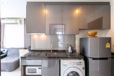 Condominio de 2 dormitorios en Ratchathewi, Bangkok, Tailandia № 76966 - foto 17