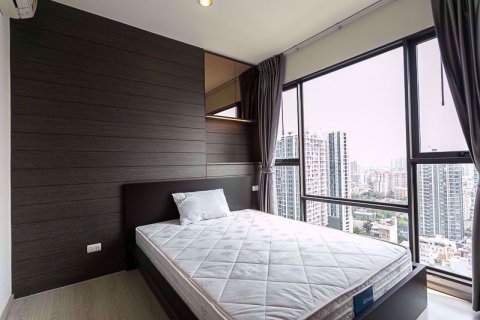 Condominio de 2 dormitorios en Ratchathewi, Bangkok, Tailandia № 76966 - foto 11