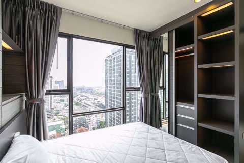 Condominio de 2 dormitorios en Ratchathewi, Bangkok, Tailandia № 76966 - foto 16