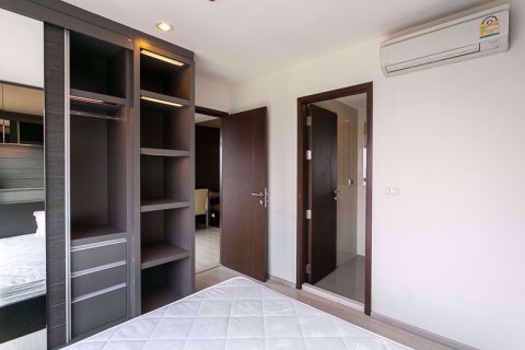 Condominio de 2 dormitorios en Ratchathewi, Bangkok, Tailandia № 76966 - foto 10
