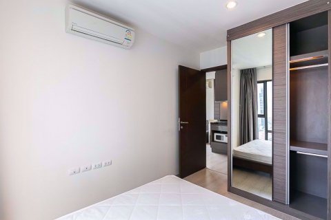 Condominio de 2 dormitorios en Ratchathewi, Bangkok, Tailandia № 76966 - foto 9