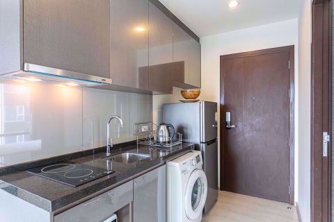 Condominio de 2 dormitorios en Ratchathewi, Bangkok, Tailandia № 76966 - foto 4