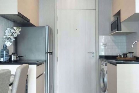 Condominio de 1 dormitorio en Huai Khwang, Bangkok, Tailandia № 76962 - foto 4