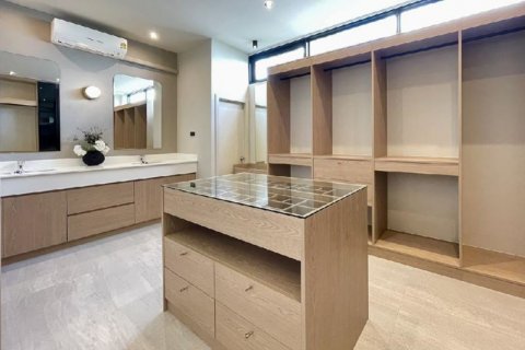 Casa de 4 dormitorios en Bangkok, Tailandia № 80473 - foto 7