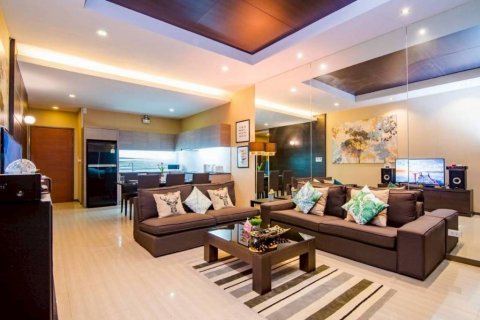 Chalet de 3 dormitorios en Pattaya, Tailandia № 144415 - foto 2