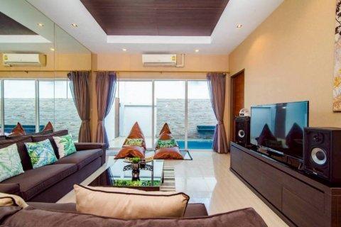 Chalet de 3 dormitorios en Pattaya, Tailandia № 144415 - foto 8