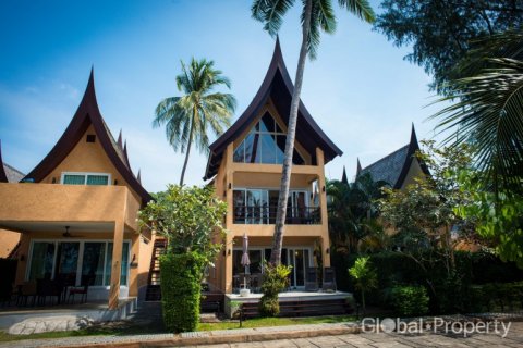 House in Ko Chang, Thailand 4 bedrooms № 115985