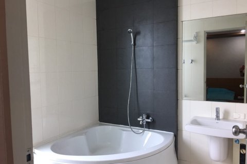 Condominio de 3 dormitorios en Bangkok, Tailandia № 143785 - foto 10