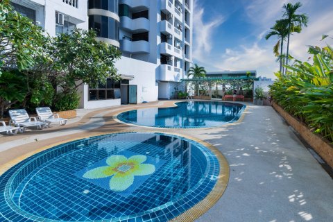 Condominio de 2 dormitorios en Watthana, Bangkok, Tailandia № 126737 - foto 15