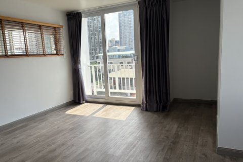 Condominio de 2 dormitorios en Watthana, Bangkok, Tailandia № 126737 - foto 12