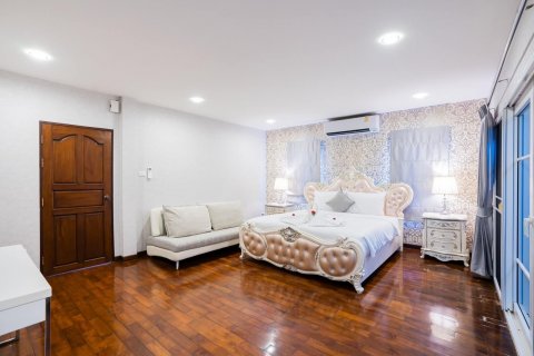 Casa de 4 dormitorios en Chon Buri, Tailandia № 82112 - foto 21